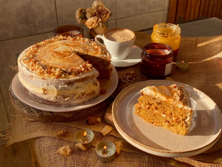 Cinnamon swirl honey bun cake